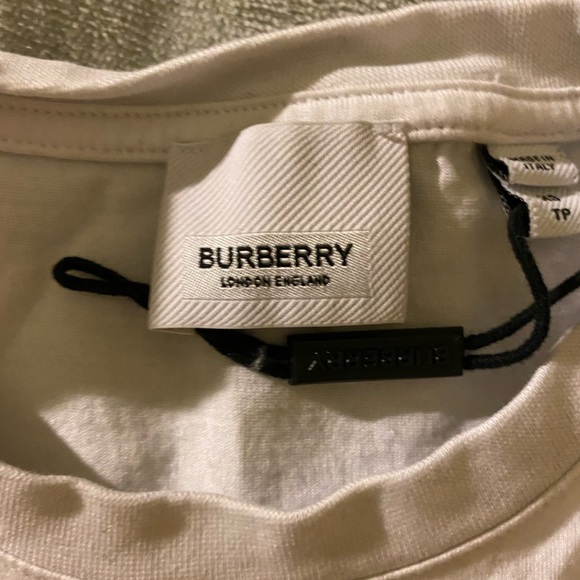 Burberry tshirt - Picture 2 of 4
